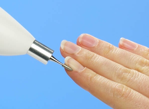 What a manicure is better: hardware or trim 