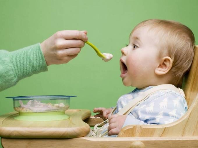 Children's menu: dish of cottage cheese for children under 3 years