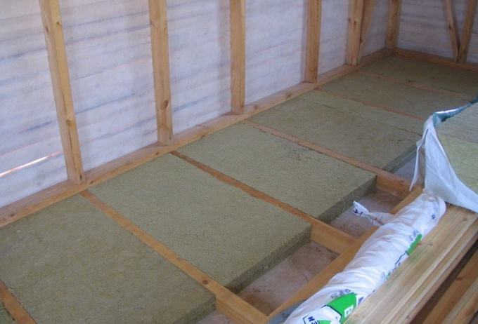 In the apartment can be insulated the floor joists