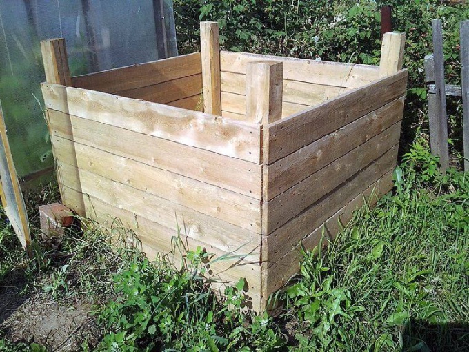 How to make a compost pit with their hands