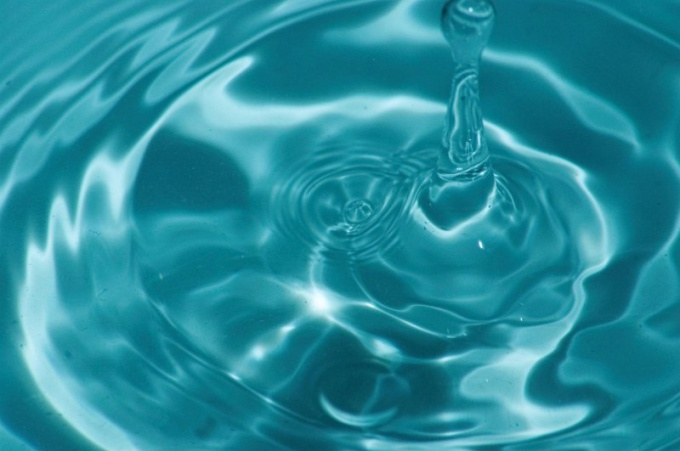 Одно из самых простых и самых загадочных веществ во вселенной - вода.