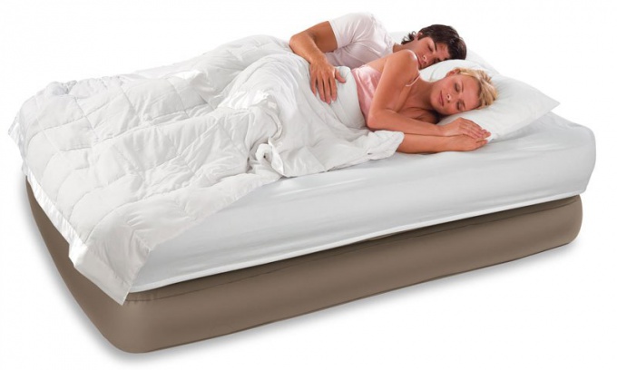 Кровать двуспальная надувная - удобное место для сна и отдыха 
