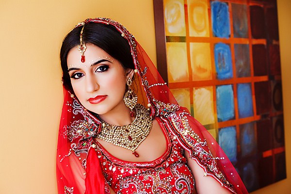 Индийский костюм – дань многовековым традициям 
