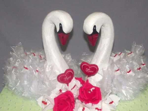 How to make wedding swans on the car with his hands 