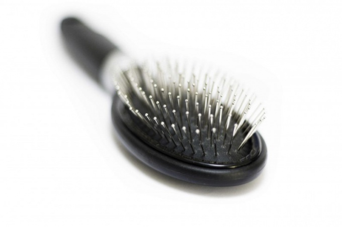Металлические расчески для волос: польза или вред
