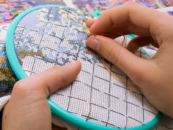 How easy it is to embroider cross-stitch big picture?