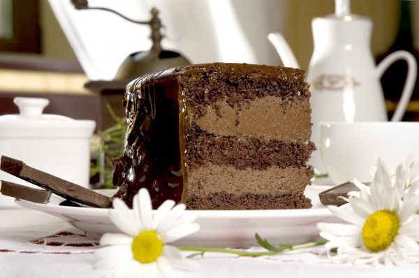 How to cook cream with chocolate sponge cake