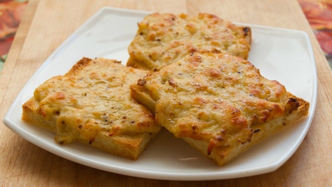 How to fry white bread with milk