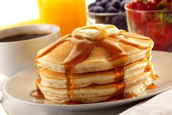 A delicious and hearty fluffy pancakes – one of the favorite delicacies in Russia