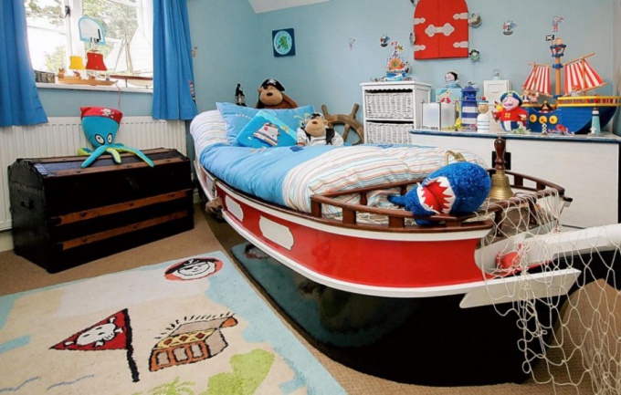 комната для мальчика в морском стиле фото