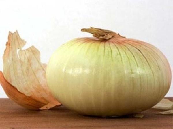 How to use onion peels as fertilizer