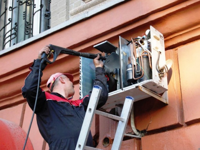 Cleaning of outdoor unit split system