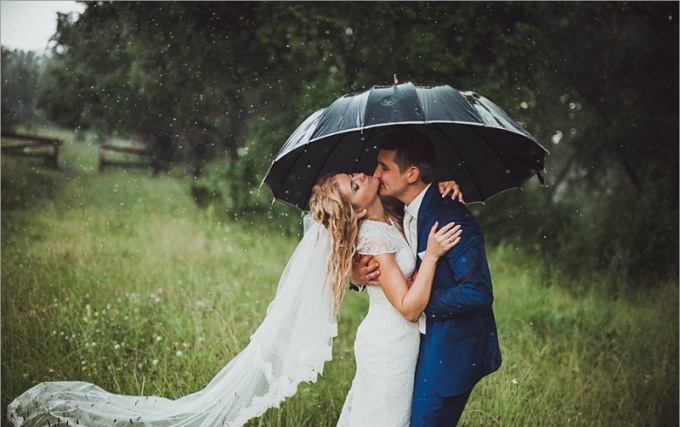 Что означает дождь на свадьбе 