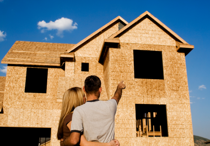 Что выгоднее: купить готовый дом или строить его с нуля 