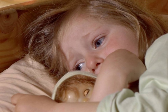 Что делать, если ребенок боится спать без света