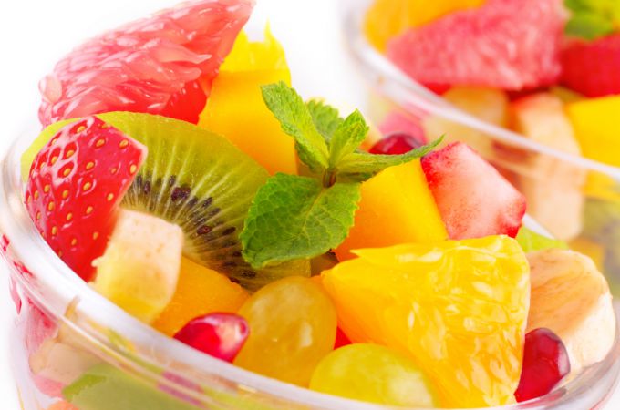 Богатые витаминами блюда: фруктовый салат