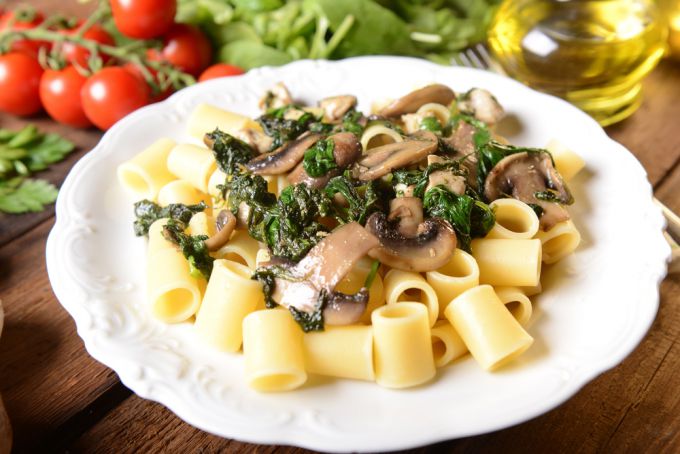 Рецепты блюд итальянской кухни: паста с курицей и грибами под сливочным соусом