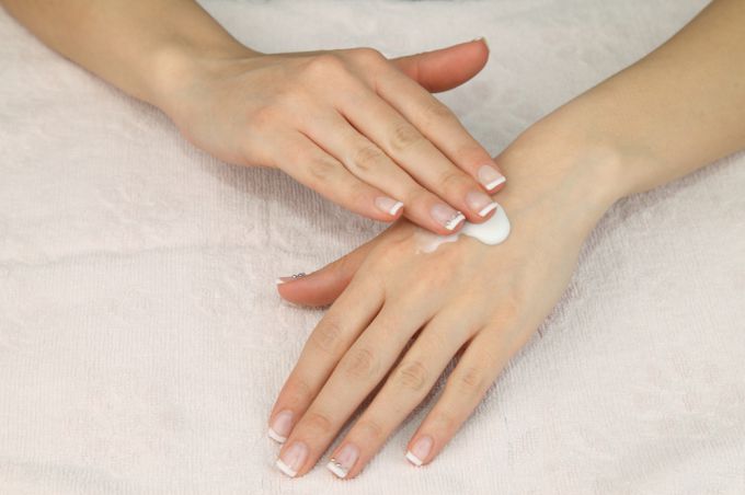  Народные средства для лечения шелушащейся кожи рук