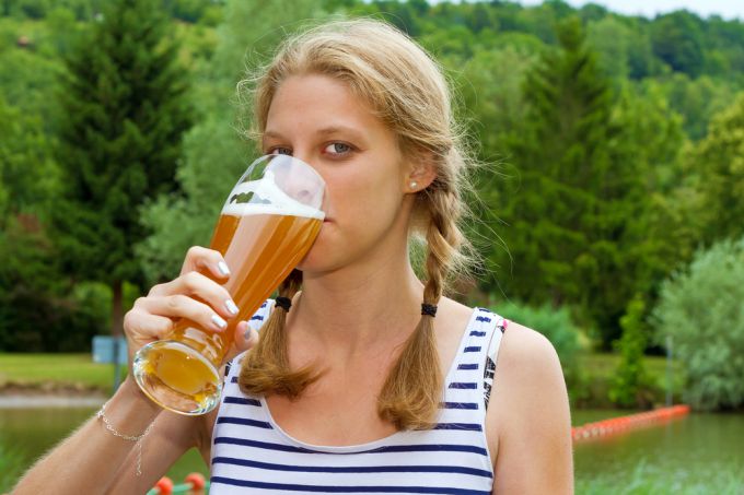 Женский пивной алкоголизм: тяжелая зависимость или плохая привычка?