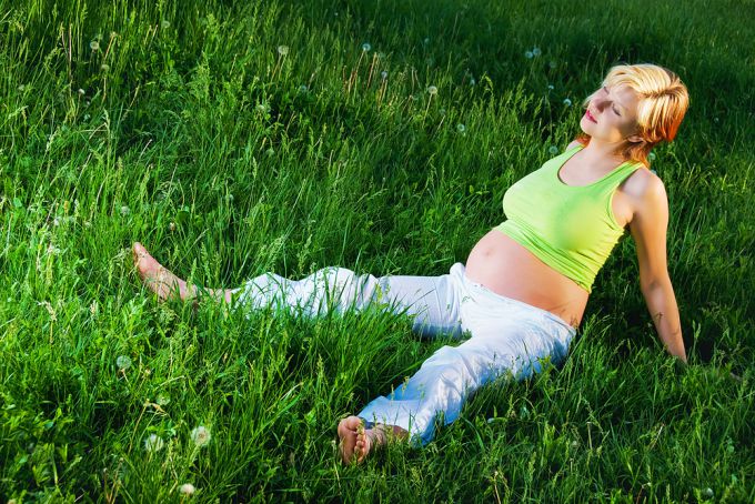 Как выбрать комфортные и практичные брюки для беременных?