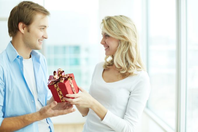Какие подарки делать любовнику, чтобы не узнала жена