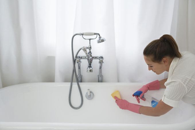 Способы правильного использования чистящих средств для ванной