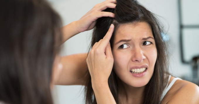 You can get rid of dandruff at home quickly and efficiently