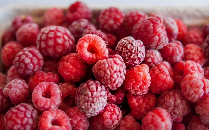 How long can you keep frozen berries