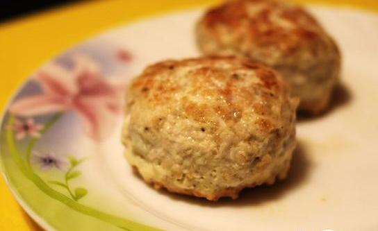 Tender chicken patties with oatmeal