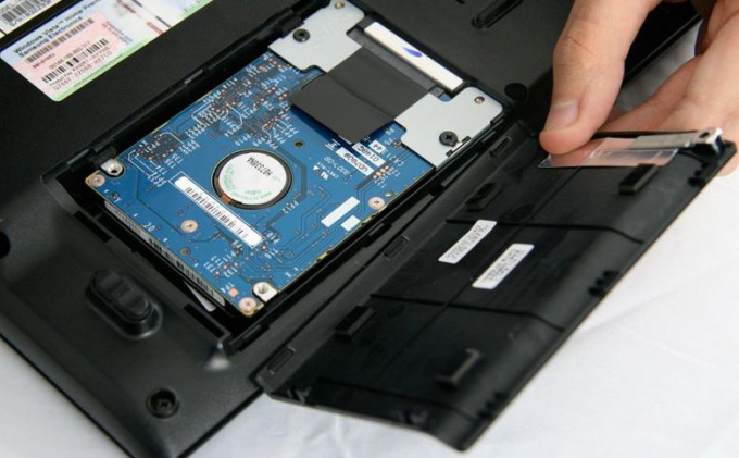 How to change hard drive on laptop
