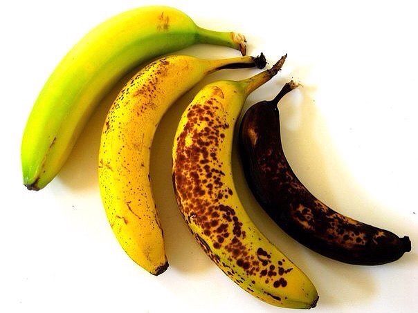Какие бананы нужно есть: зеленые или с темными точками?