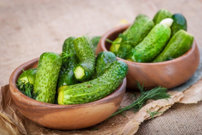 How to make salted cucumbers in the package