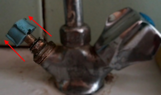 Remove the latch handle faucet