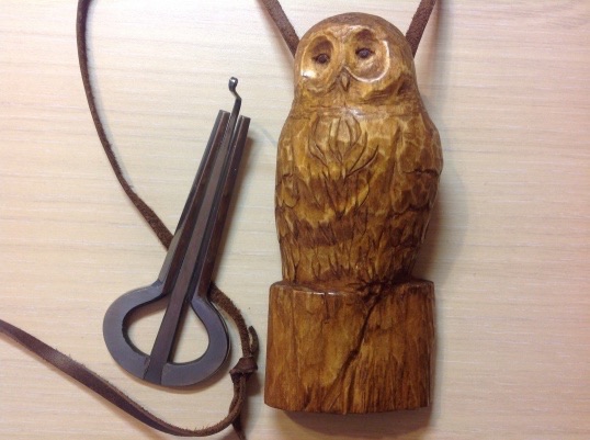 Wooden case "Owl" for a Jew's harp. The front side