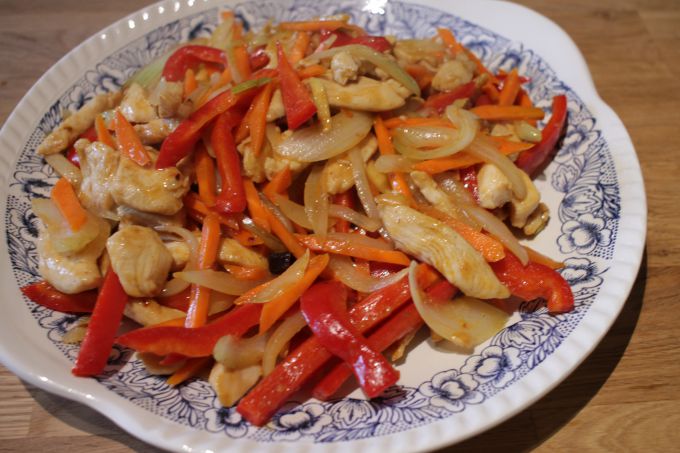 Как приготовить жареную курицу с овощами по-китайски