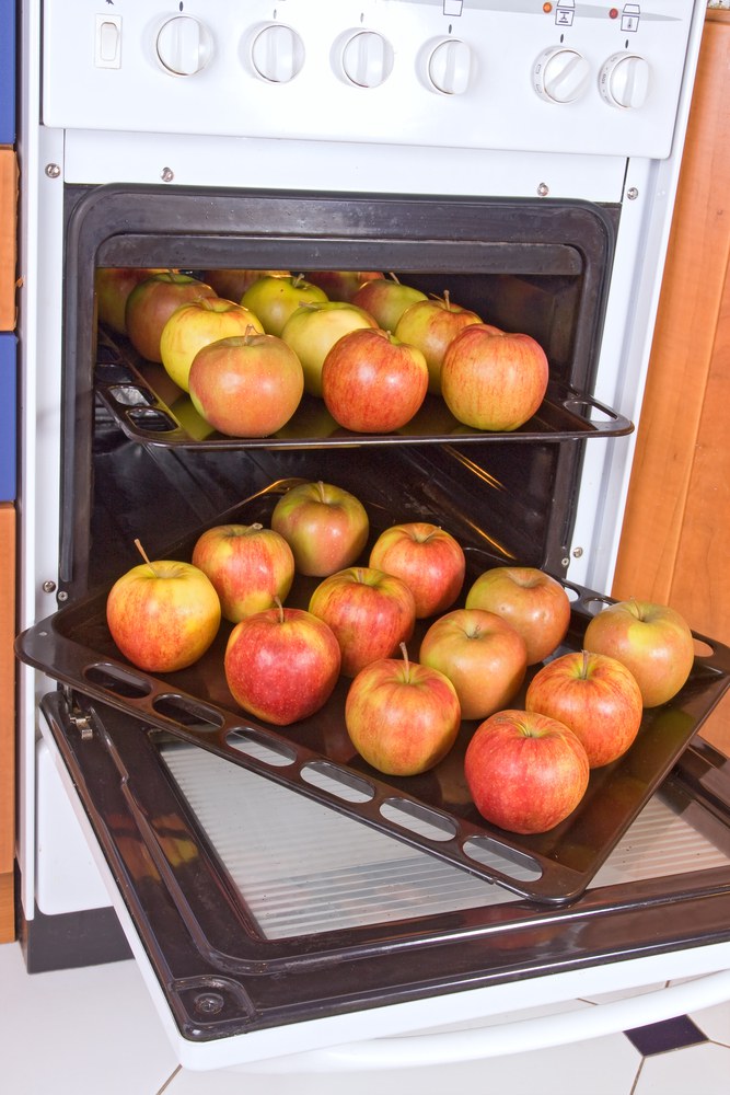 Как запечь яблоки в духовке