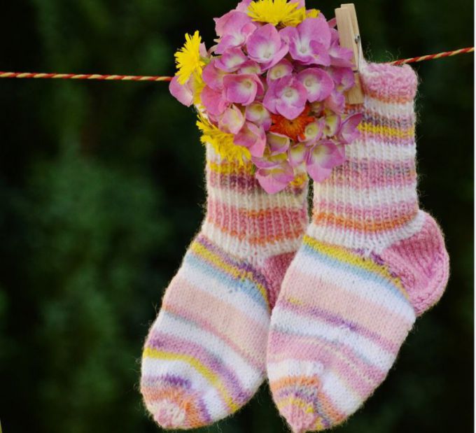 How to knit socks for a newborn