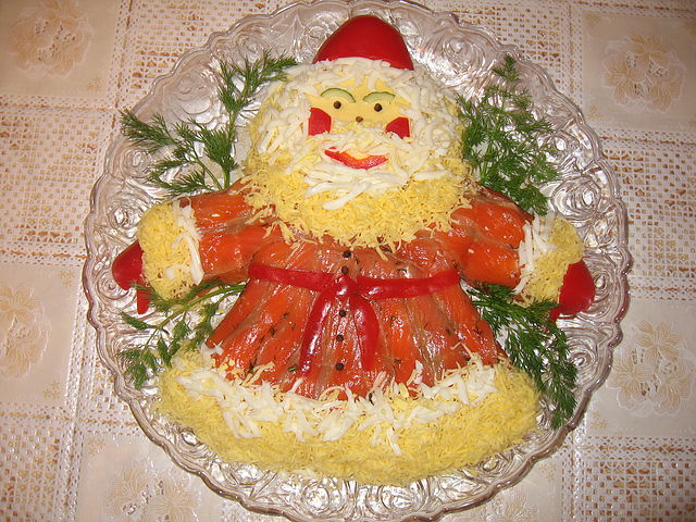 Как приготовить новогодний салат "Дед Мороз"