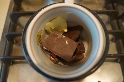 Растопить шоколад с маслом.