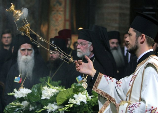 Почему совершается каждение в православных храмах