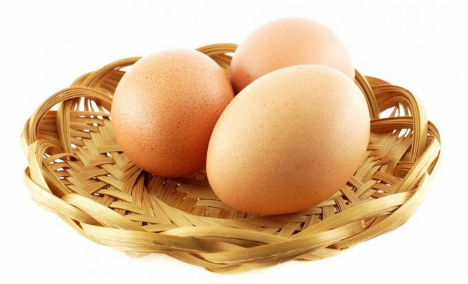 Как правильно выбирать куриные яйца в магазине