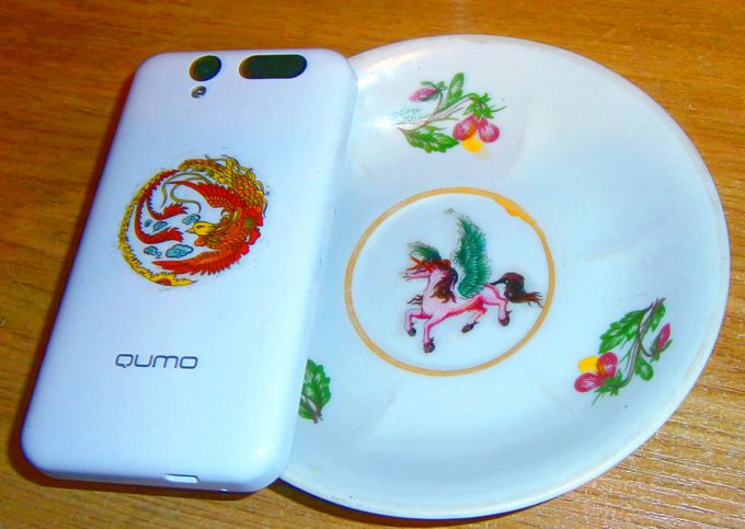 How to decorate a phone with a transferable tattoo