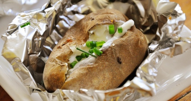Картофель в фольге на скорую руку