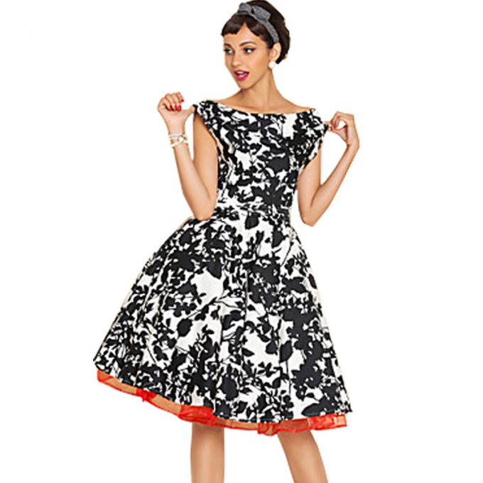Romance and vintage trends of fashion dresses this season