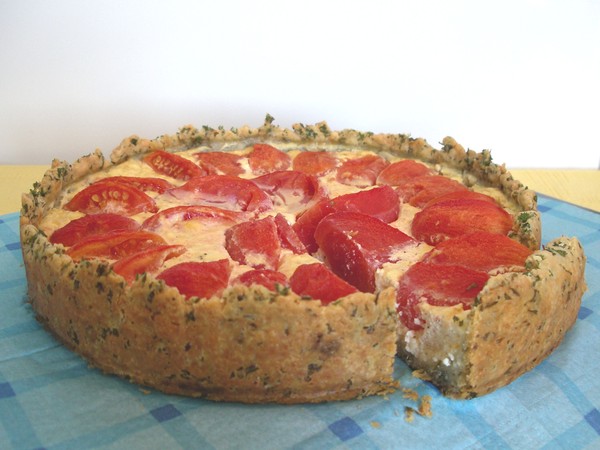 Quiche with tomatoes