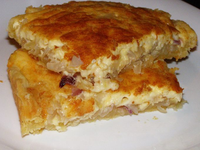 Пирог с луком и сыром