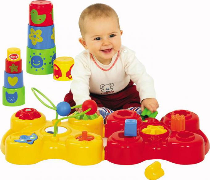 On what to pay attention when choosing toys for a child under one year of age?