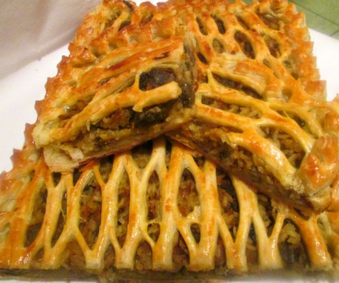 Open pie with liver and mushrooms