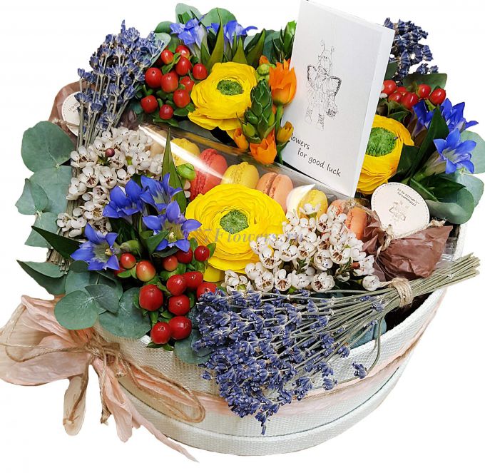 Дарите модные букеты: цветы в коробке 