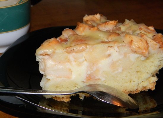 Как приготовить сметанный пирог с яблочной начинкой